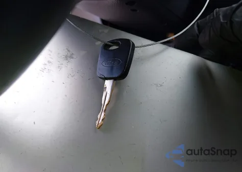 2000 Ford Crown Victoria Lx from USA, damaged, VIN 2FAFP74W1YX154250